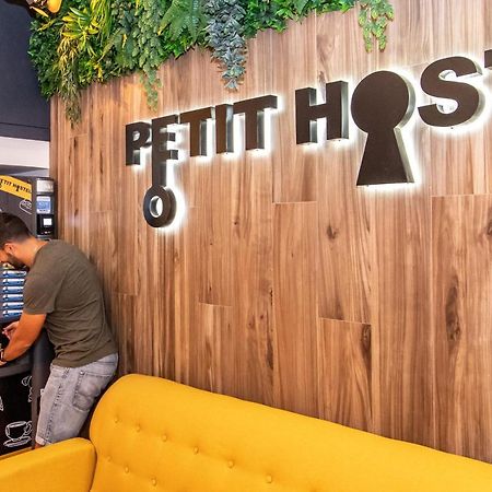 Petit Hostel La Latina (Adults Only) Мадрид Екстериор снимка