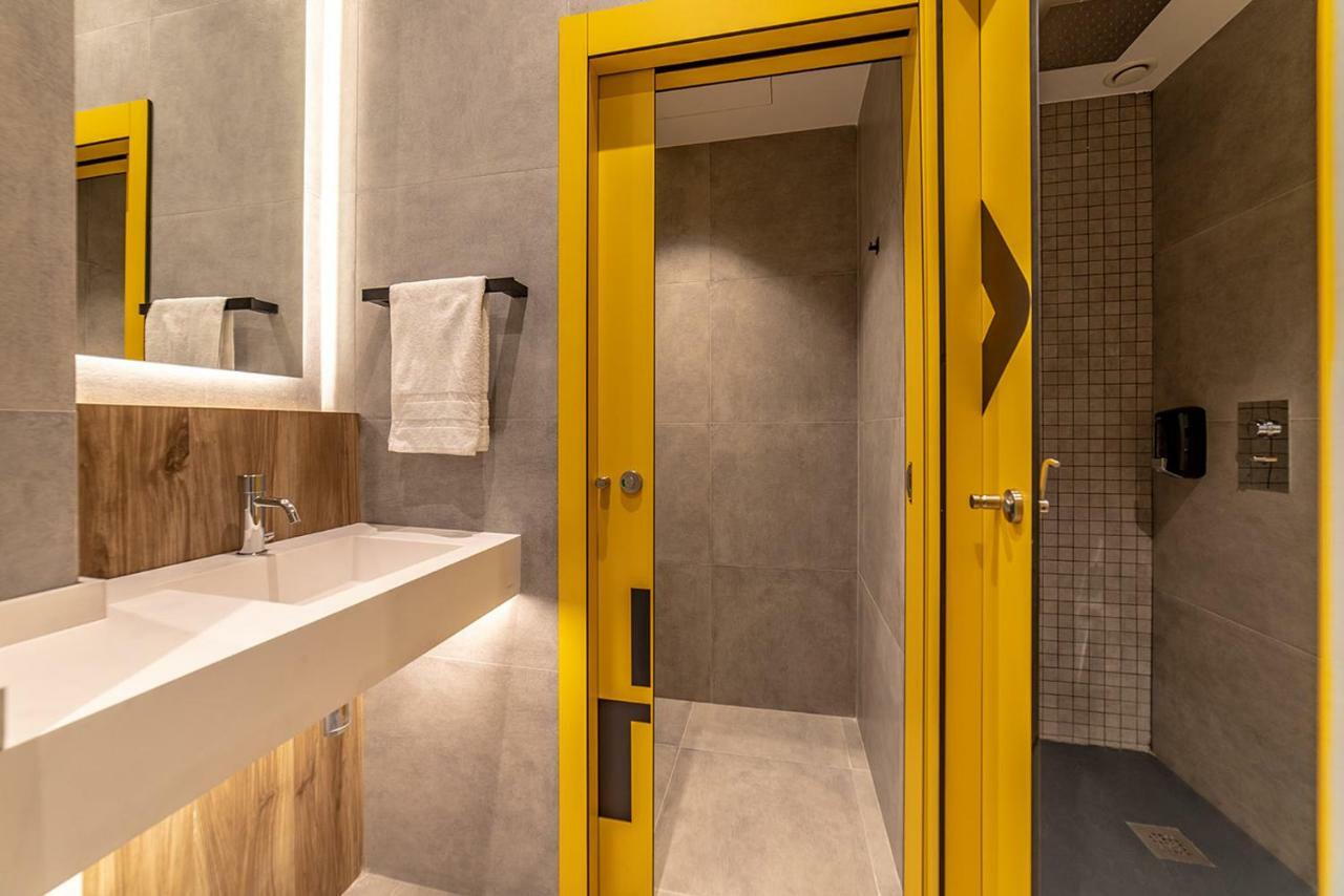 Petit Hostel La Latina (Adults Only) Мадрид Екстериор снимка