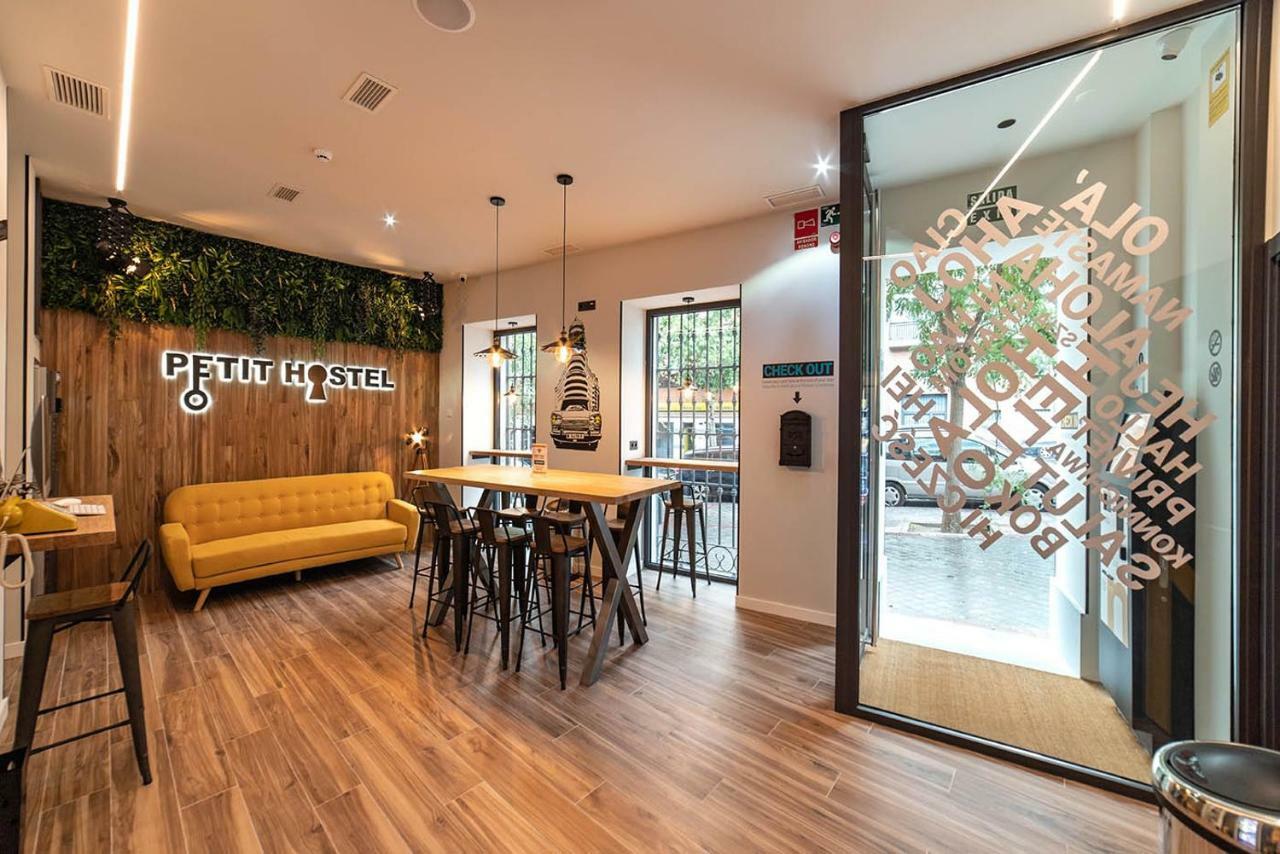 Petit Hostel La Latina (Adults Only) Мадрид Екстериор снимка
