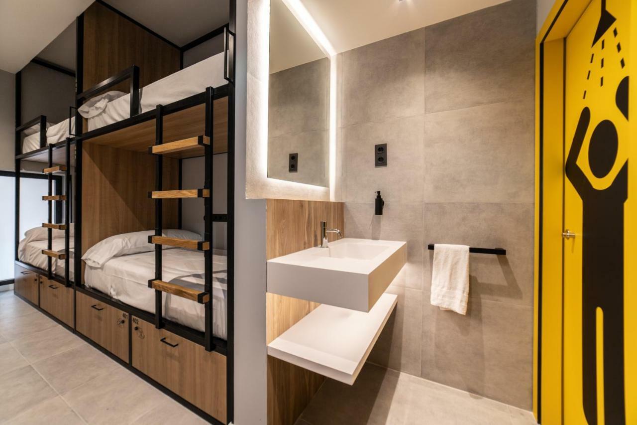 Petit Hostel La Latina (Adults Only) Мадрид Екстериор снимка