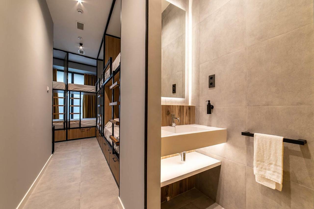 Petit Hostel La Latina (Adults Only) Мадрид Екстериор снимка