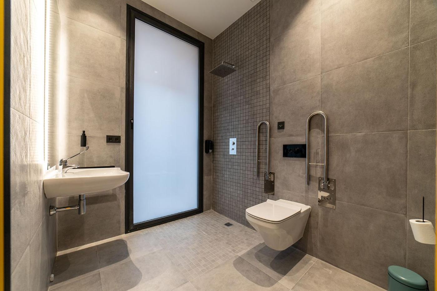 Petit Hostel La Latina (Adults Only) Мадрид Екстериор снимка