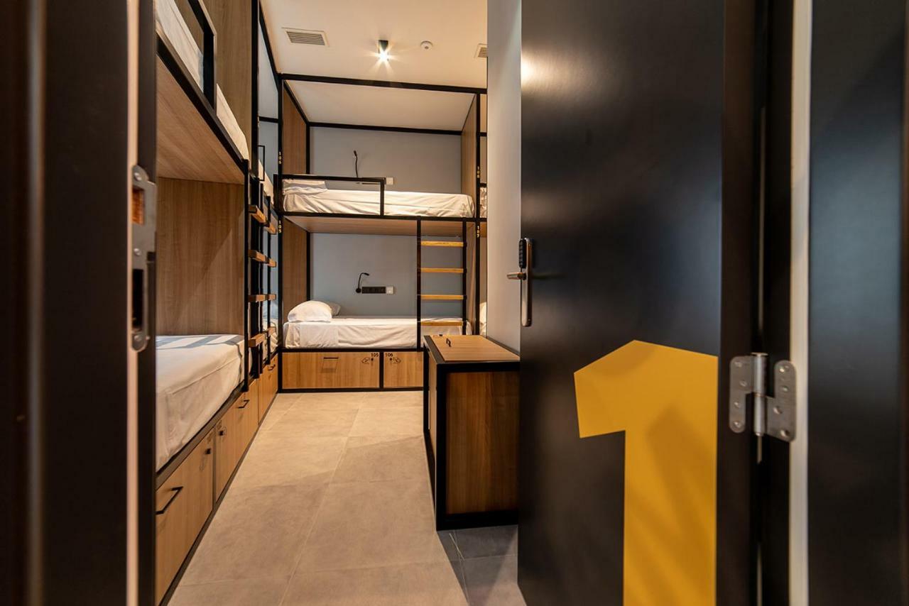 Petit Hostel La Latina (Adults Only) Мадрид Екстериор снимка