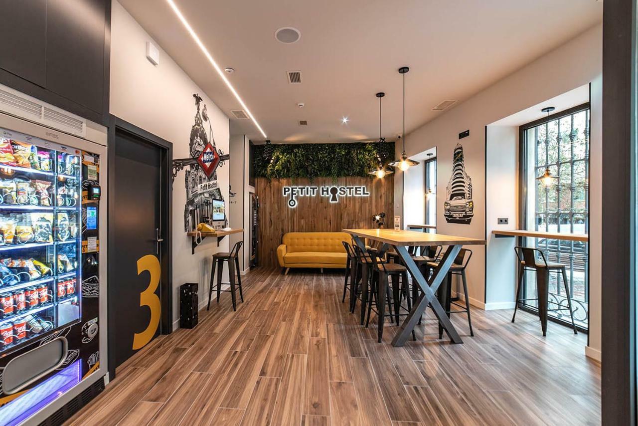Petit Hostel La Latina (Adults Only) Мадрид Екстериор снимка