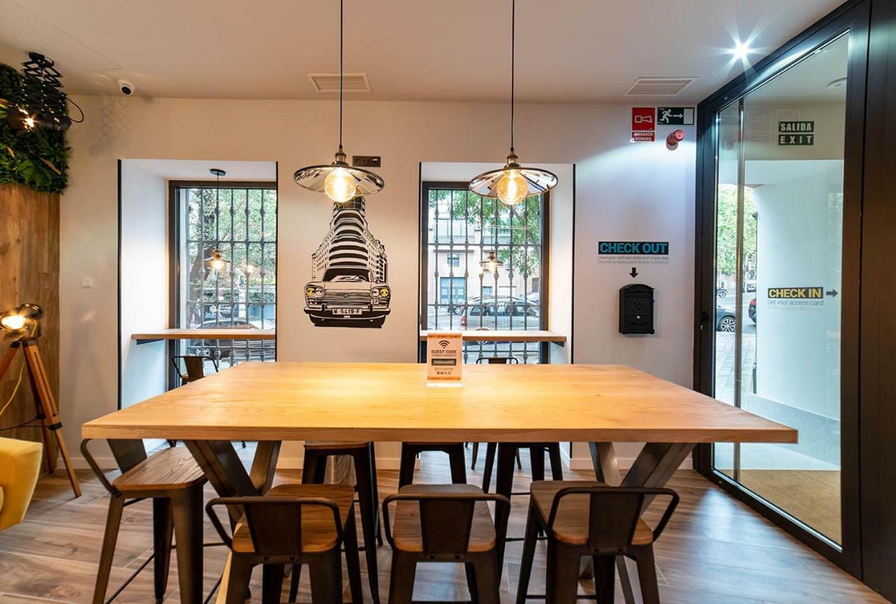 Petit Hostel La Latina (Adults Only) Мадрид Екстериор снимка