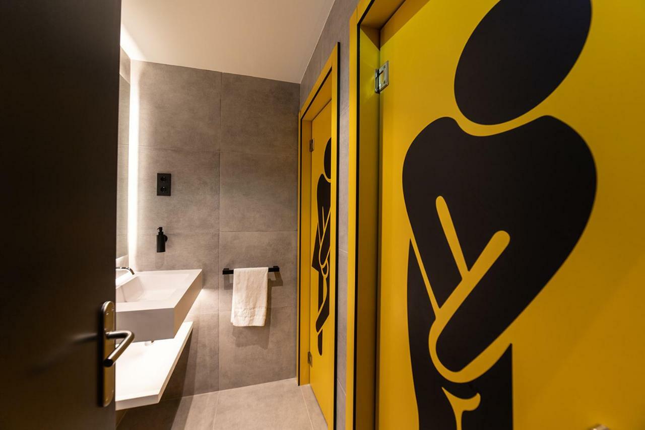 Petit Hostel La Latina (Adults Only) Мадрид Екстериор снимка