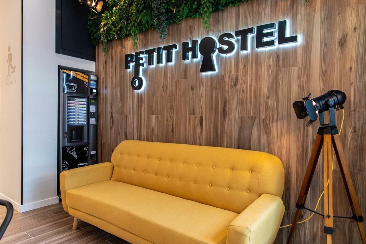 Petit Hostel La Latina (Adults Only) Мадрид Екстериор снимка
