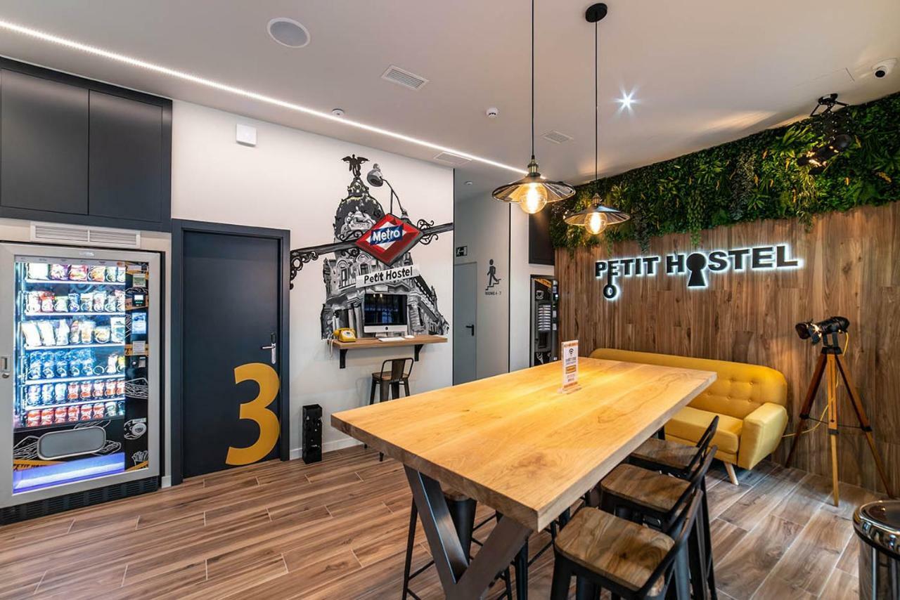 Petit Hostel La Latina (Adults Only) Мадрид Екстериор снимка