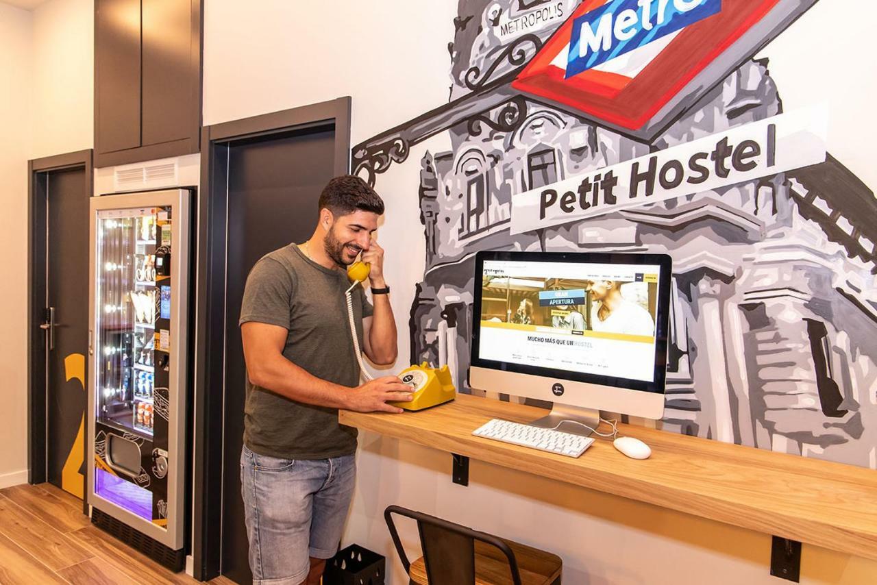 Petit Hostel La Latina (Adults Only) Мадрид Екстериор снимка