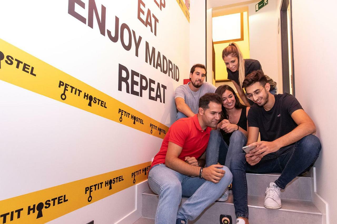 Petit Hostel La Latina (Adults Only) Мадрид Екстериор снимка