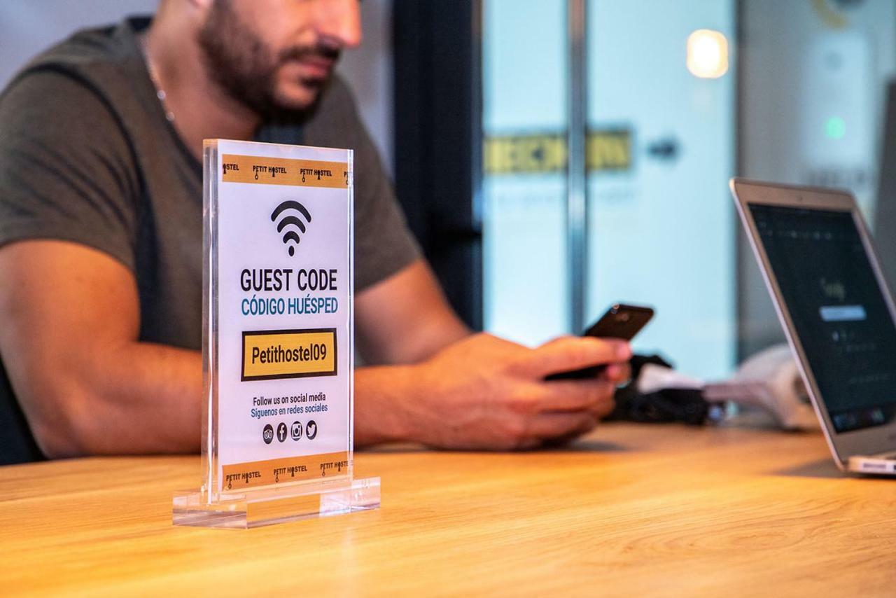 Petit Hostel La Latina (Adults Only) Мадрид Екстериор снимка