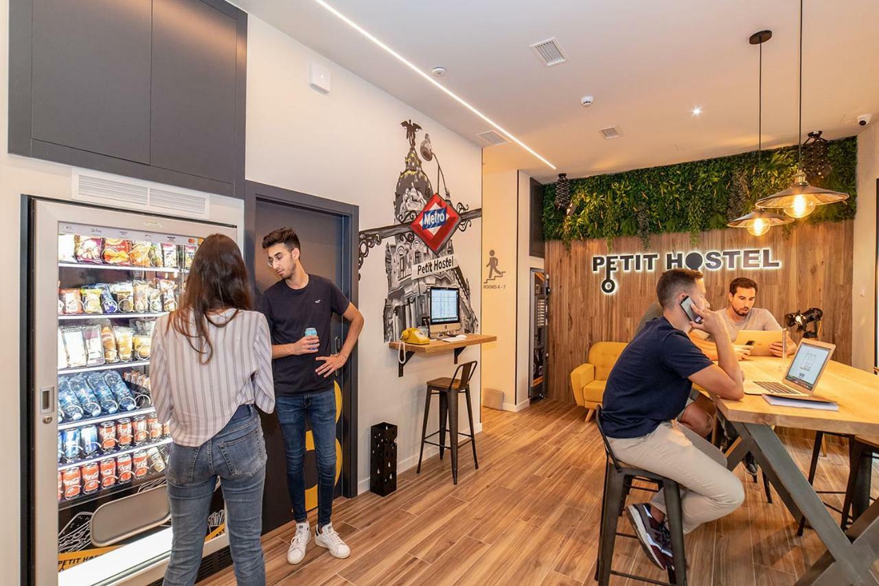Petit Hostel La Latina (Adults Only) Мадрид Екстериор снимка