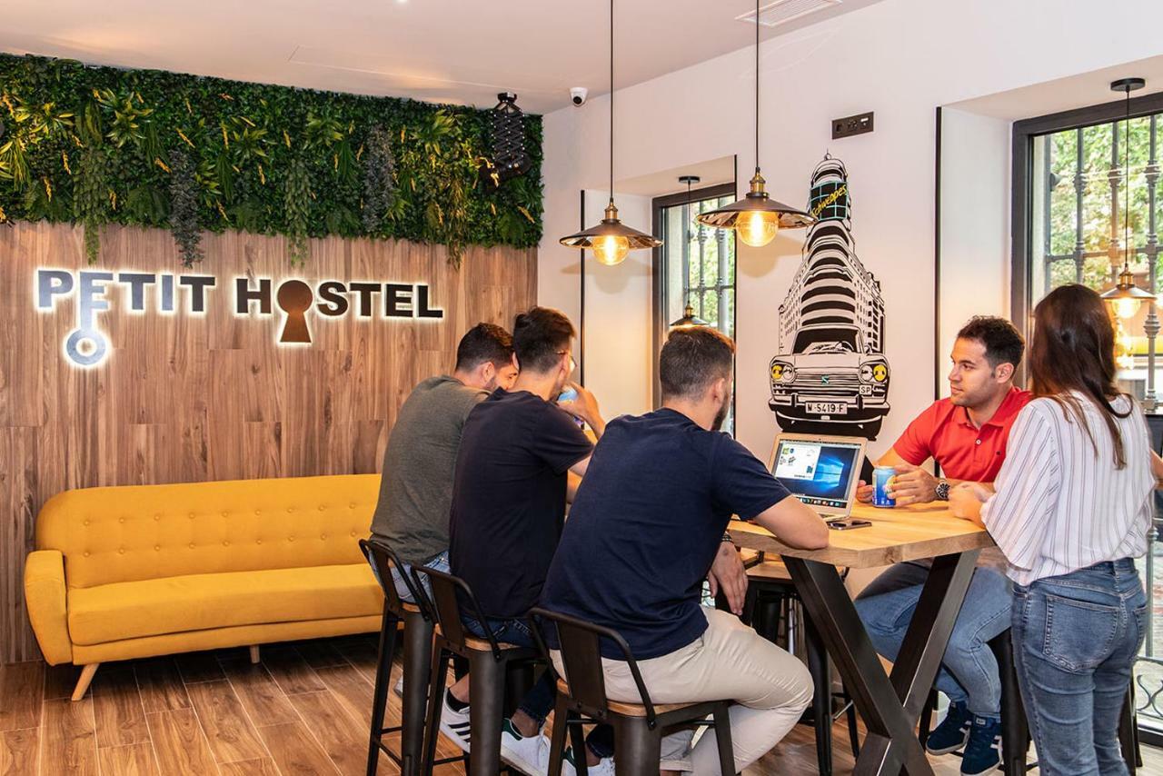 Petit Hostel La Latina (Adults Only) Мадрид Екстериор снимка
