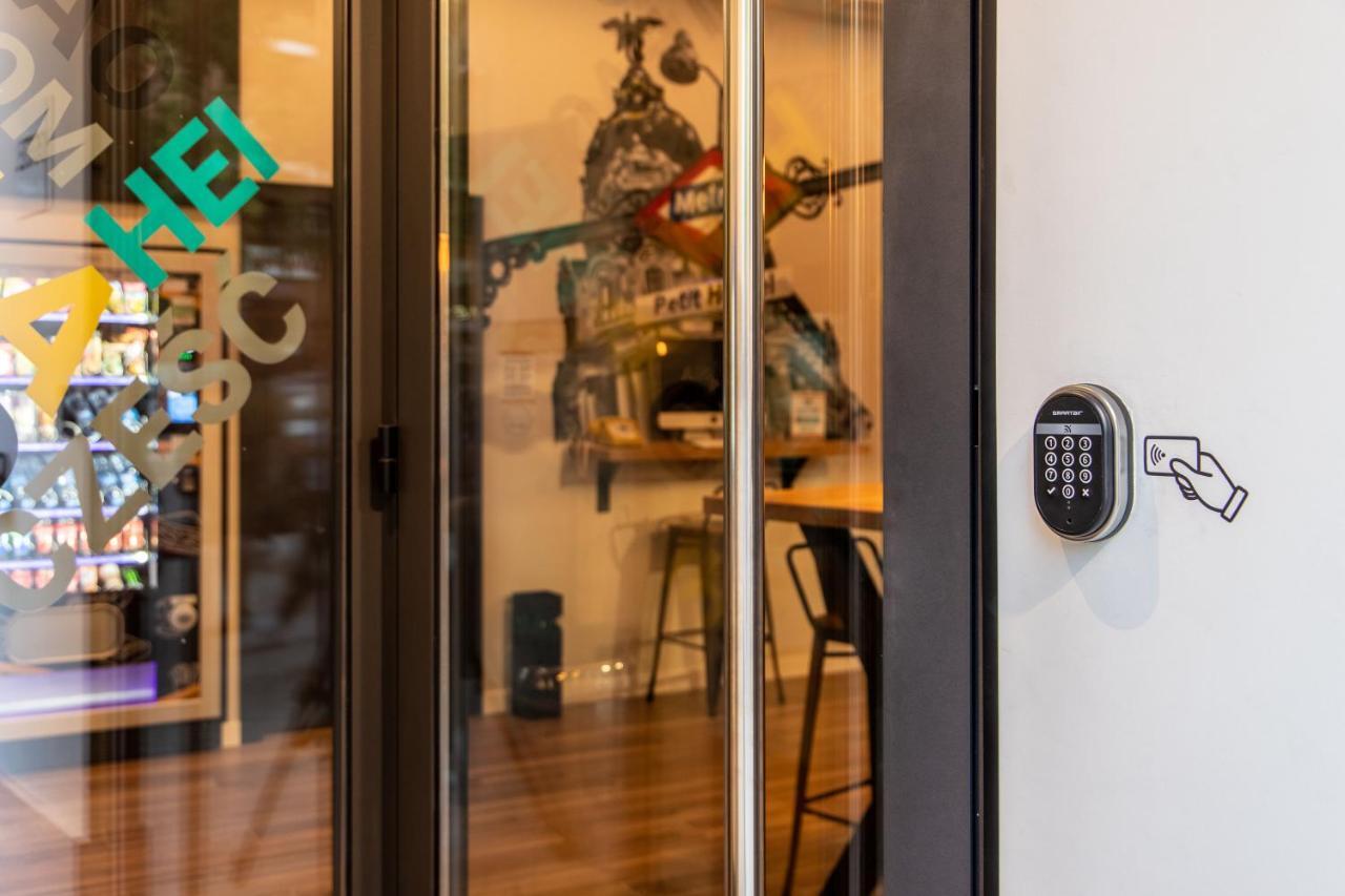 Petit Hostel La Latina (Adults Only) Мадрид Екстериор снимка