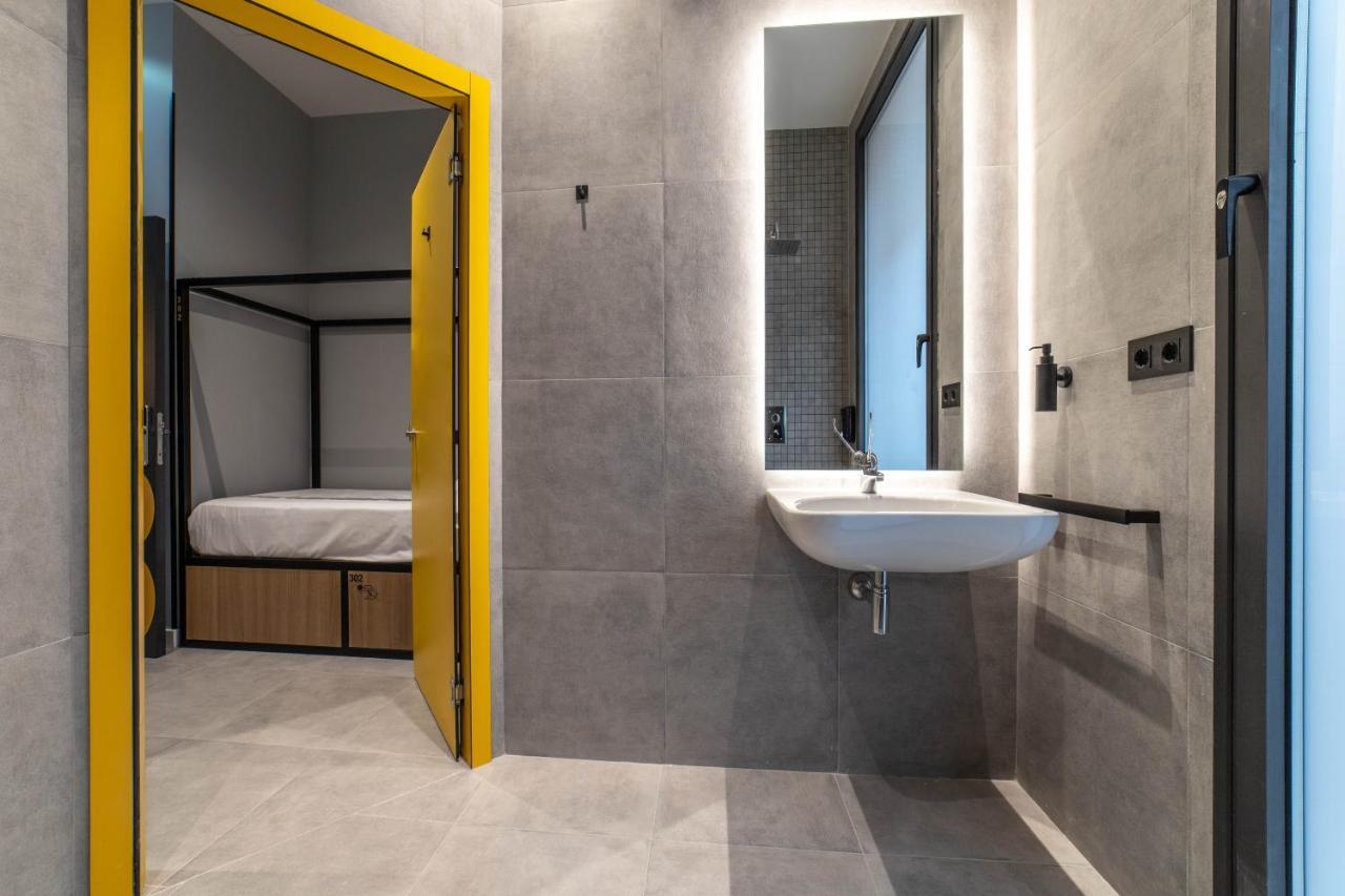 Petit Hostel La Latina (Adults Only) Мадрид Екстериор снимка